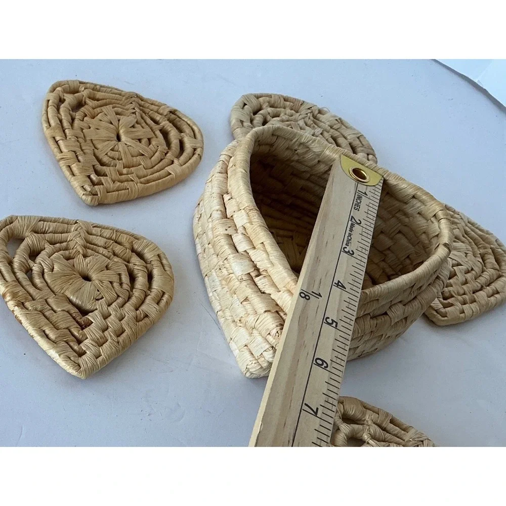 Vintage Heart Woven Straw Basket with Lid and‎ 4 Coasters Set Tan Boho